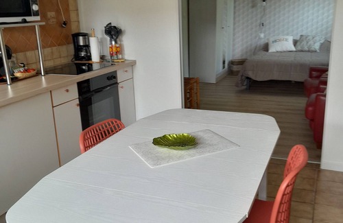 Vilosnes-Haraumont Cottage | Cozy Riverside Gîte with Terrace, Near Verdun Sites and Outdoor Activities