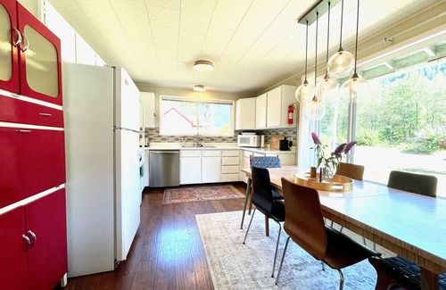 Index Cabin | Cozy Riverside Cabin with Hot Tub, Epic Views, near 12 National Forest Hikes!