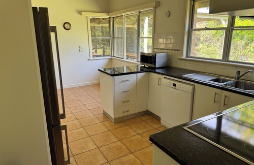 Nagambie House | Cozy Riverside Property with River Access & Boat Ramp and Dock