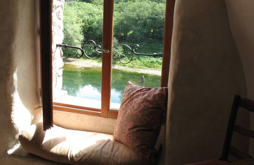 Sauve Apartment | Cozy Romantic Hideaway with River View In Medieval Village