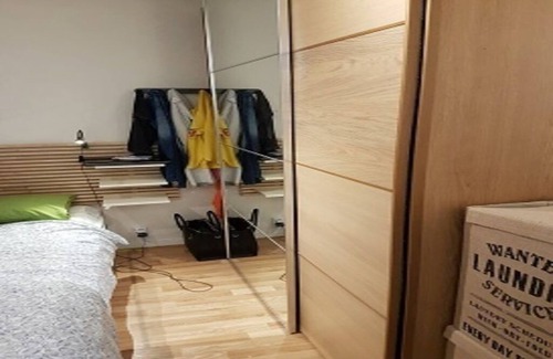Solna Apartment | Cozy room 3min from Stockholm. Good communication. Close to Hagaparken & shopping center.