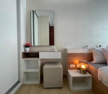 Ratchadaphisek Apartment | Cozy room at Huai Khwang close to MRT