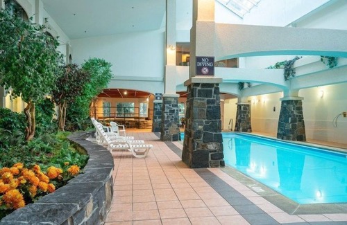 Banff Apartment | Cozy Room in Banff with Air-Conditioning