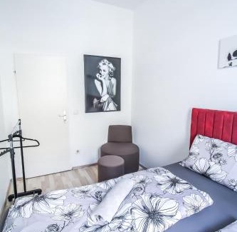Grinzing House | Cozy Room in Floridsdorf Area PR3
