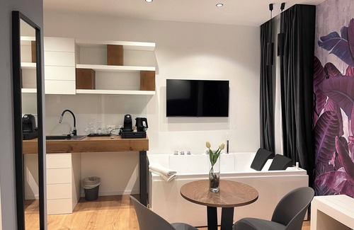 Ruggero Settimo House | Cozy room with whirlpool bath and kitchenette in the center of Palermo