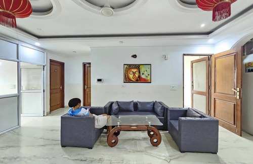 Gurugram Hotel | Cozy Rooms hotel with WiFi, AC in welcoming Gurgaon