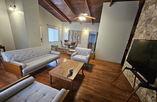 Copperas Cove House | Cozy Rustic 3 Bedrooms House perfect for your vacation