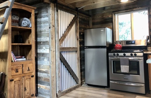 Shadow Mountain Cabin | Cozy Rustic Mountaintop Cabin on 500+ acres