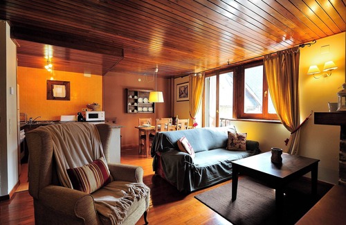 Garos Apartment | Cozy rustic style apartment in Garòs near Baqueira by Eth Flòc