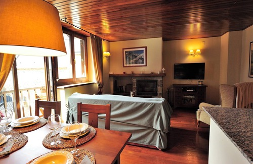 Garos Apartment | Cozy rustic style apartment in Garòs near Baqueira by Eth Flòc