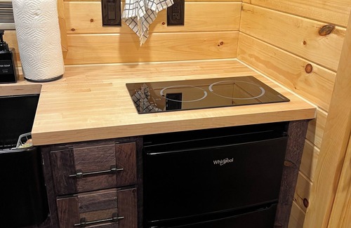 West Milton House | Cozy Rustic Tiny House @ the Horse Stable w/horse back trail riding & more!