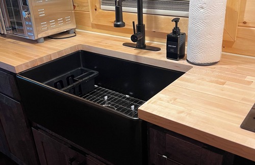 West Milton House | Cozy Rustic Tiny House @ the Horse Stable w/horse back trail riding & more!