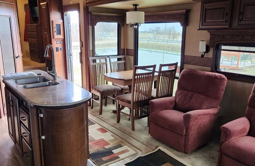Ottoville House | Cozy RV for the Solar Eclipse