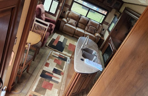 Ottoville House | Cozy RV for the Solar Eclipse
