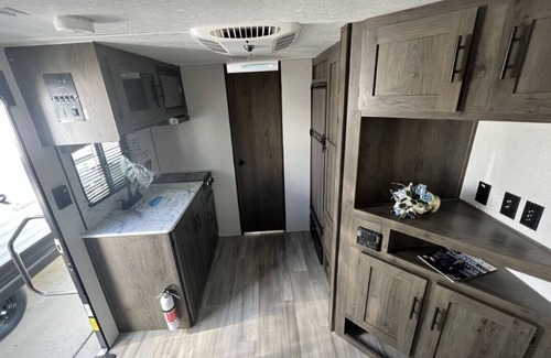 Shelby House | Cozy RV Getaway for Couples!