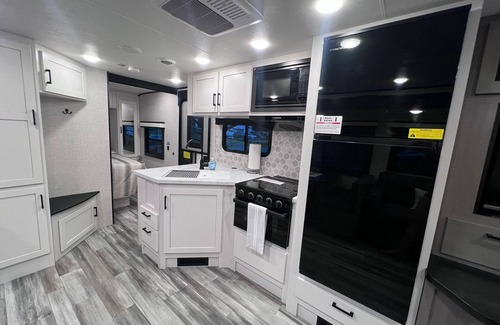 Stafford House | Cozy RV in Wonderful Stafford with AC, WiFi. Fully equipped!
