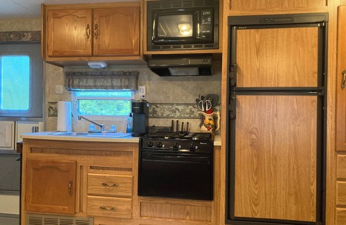 Town of New Haven House | Cozy RV, New River and hiking trails nearby. Peaceful and quiet deer visits freq