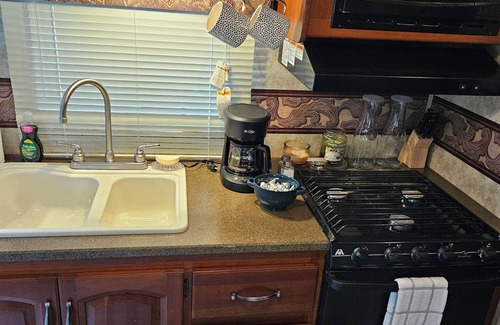 Vinemont House | Cozy RV with WiFi and AC in charming Vinemont, minutes from Cullman.
