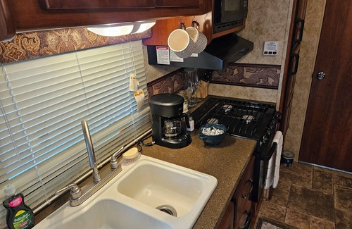 Vinemont House | Cozy RV with WiFi and AC in charming Vinemont, minutes from Cullman.