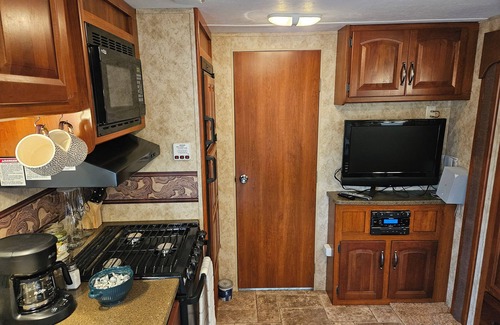 Vinemont House | Cozy RV with WiFi and AC in charming Vinemont, minutes from Cullman.