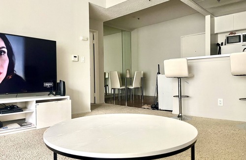 Ladera Heights Apartment | Cozy ‘santorini themed’ apartment in l.a