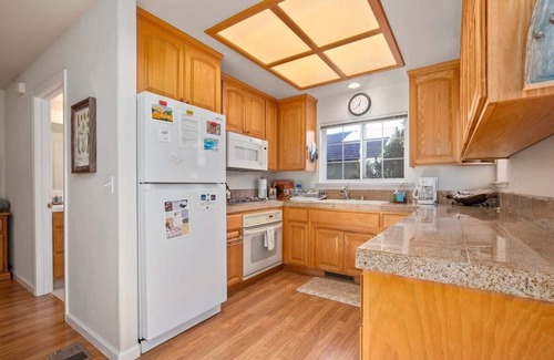 Seabright House | Cozy Seabright Beach Cottage