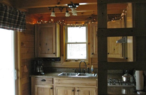 Campton Cabin | Cozy Secluded Cabin with wi-fi