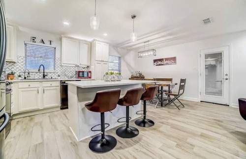 North San Antonio - SAT House | Cozy Secluded Home away from Home minutes away from airport/major attractions