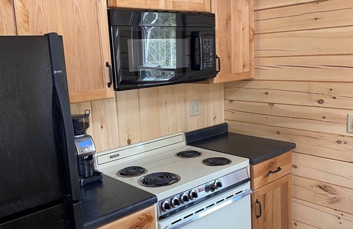 Stratton Cabin | Cozy Ski Cabin near Sugarloaf!