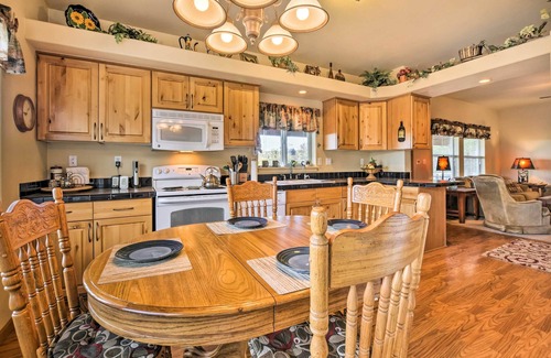 San Cristobal Cabin | Cozy Ski Cabin w/Deck Near Taos Ski Valley!