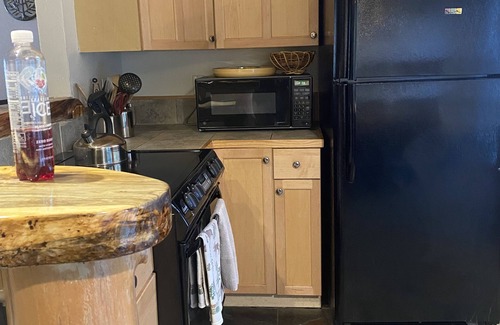 Tahoe Paradise House | Cozy Ski retreat- South Lake Tahoe area. Off Pioneer Road
