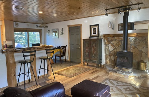 Tahoe Paradise House | Cozy Ski retreat- South Lake Tahoe area. Off Pioneer Road