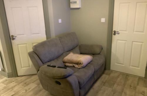 Roscoe Apartment | Cozy small 1 bedroom apartment