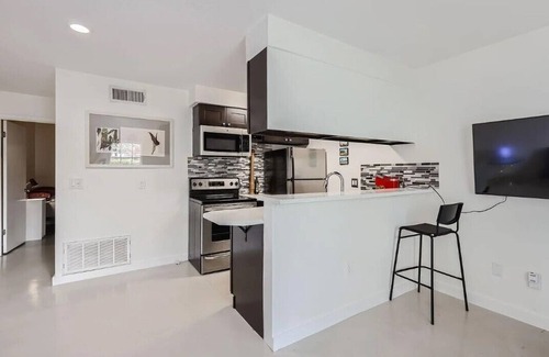 Greater South River City Condo | Cozy South Congress condo close to downtown and Zilker