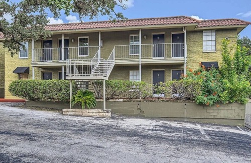 Greater South River City Condo | Cozy South Congress condo close to downtown and Zilker