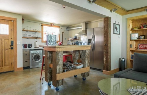 Richmond Apartment | Cozy Spa Sanctuary-Steps to Restaurants and Shopping