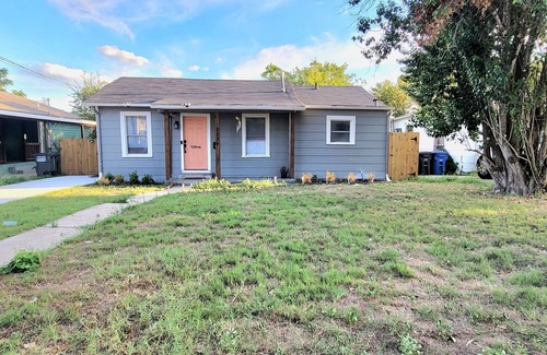 Eastside Promise Neighborhood House | Cozy space minutes from downtown