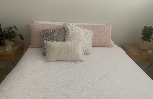 North Rothbury Bed & Breakfast | Cozy space ten minutes from the Vineyards
