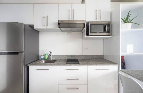 San Pedro Apartment | Cozy Space w/Rooftop Pool + Gym
