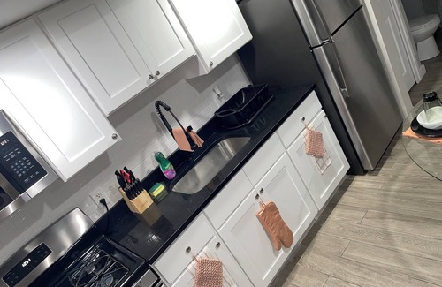 The Hill House | Cozy & Spacious/3 Min Walk to Yale Hospital