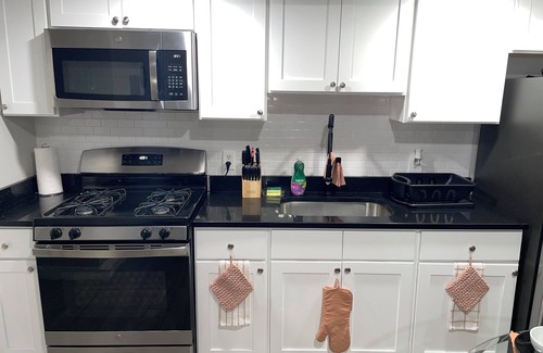 The Hill House | Cozy & Spacious/3 Min Walk to Yale Hospital