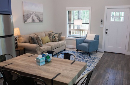 Livingston Cabin | Cozy, Spacious, and Right on the Banks of Rocky Creek, Two Creeks Crossing Resort