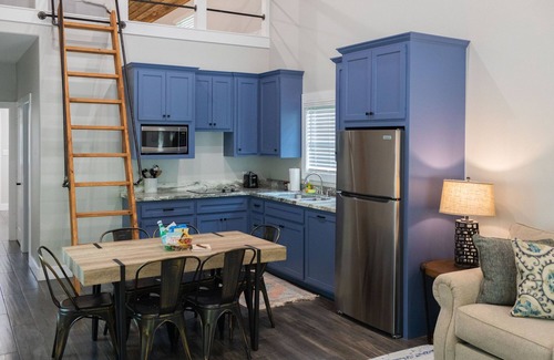 Livingston Cabin | Cozy, Spacious, and Right on the Banks of Rocky Creek, Two Creeks Crossing Resort