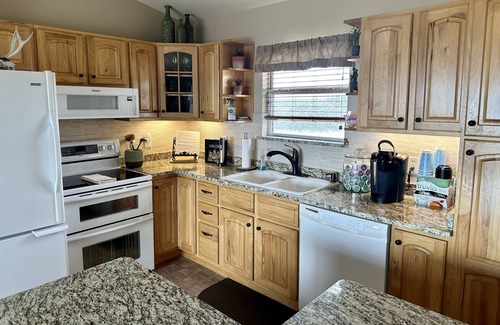 Canyon Other | Cozy Spacious family friendly Farmhouse + HotTub Views of Palo Duro Canyon!
