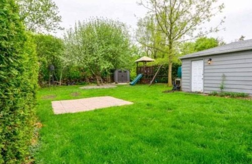 Brampton House | Cozy stay downtown Brampton close to airport