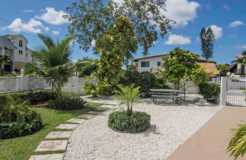 Westward Villas Subdivision Apartment | Cozy studio #5 with pool near beach VRBO