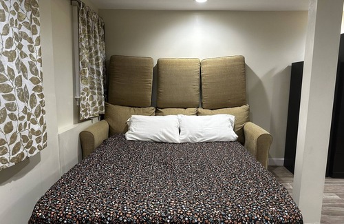 North Massapequa Apartment | Cozy Studio Apartment With Park View /Pet-Friendly Neighborhood