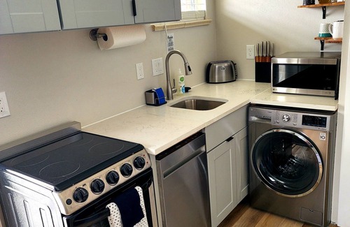 Applewood West Apartment | Cozy studio apartment at the base of South Table Mountain