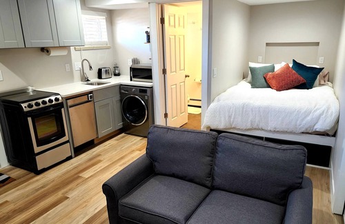 Applewood West Apartment | Cozy studio apartment at the base of South Table Mountain