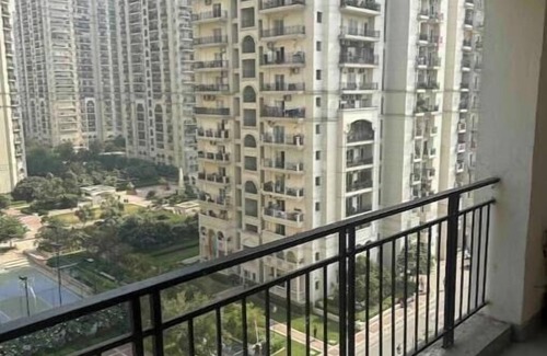 Punjabibagh Apartment | Cozy Studio Apt in Dlf Capital Greens West Delhi
